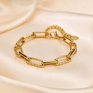 Gold Paperclip & Twist Link Bracelet